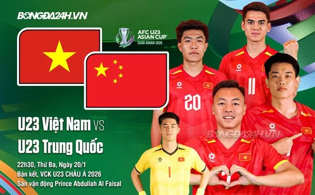 Sân bóng đá với trái bóng và cầu thủ đang thi đấu
